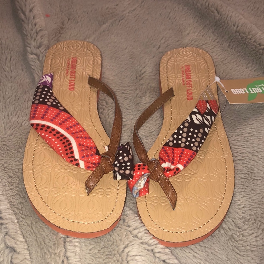 NWT Dream Out Loud Flip Flops, size 6